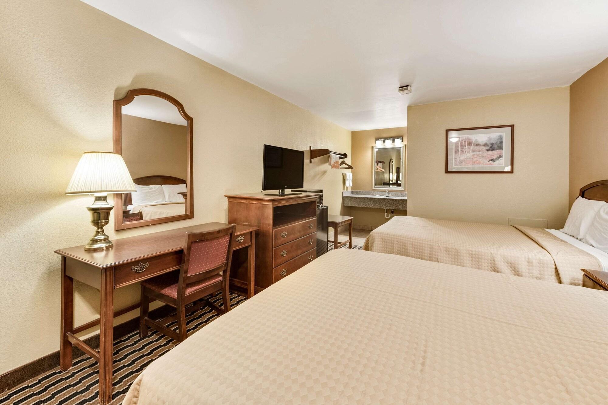 Rodeway Inn Columbus Exterior foto